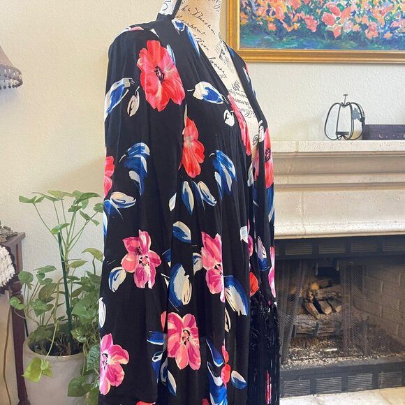 Torrid Kimono Top Womens Black Floral Open Front Fringe Trimmed Bohemian 00 - Picture 3 of 12